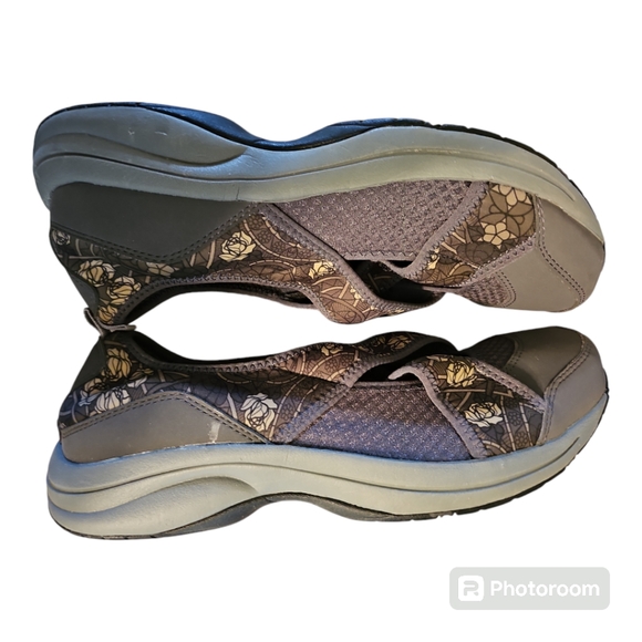 EUC Easy Spirit Wayanna strappy sneakers, gray, 9.5M - Picture 10 of 10